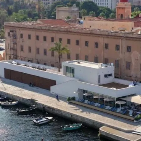Anthony Station Gasthuis Palermo
